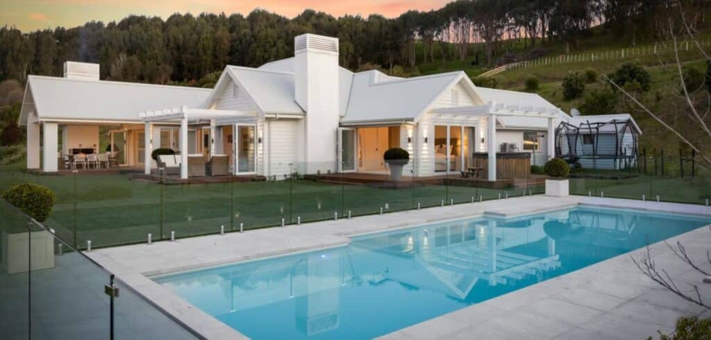 A 305m² rural coastal home near the Hawke’s Bay coastline by #sshomeshawkesbay, with beam-accented skillion ceilings and sweeping sea views.